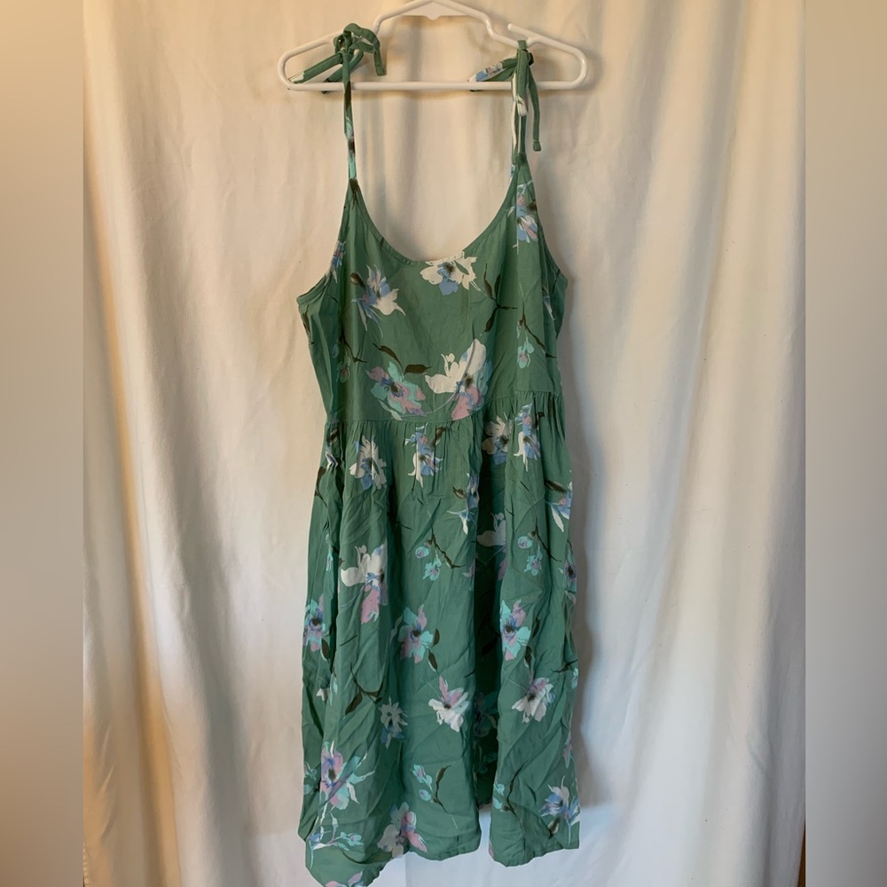 SO brand strapping dress/adjustable shoulders midi dress flowy green floral